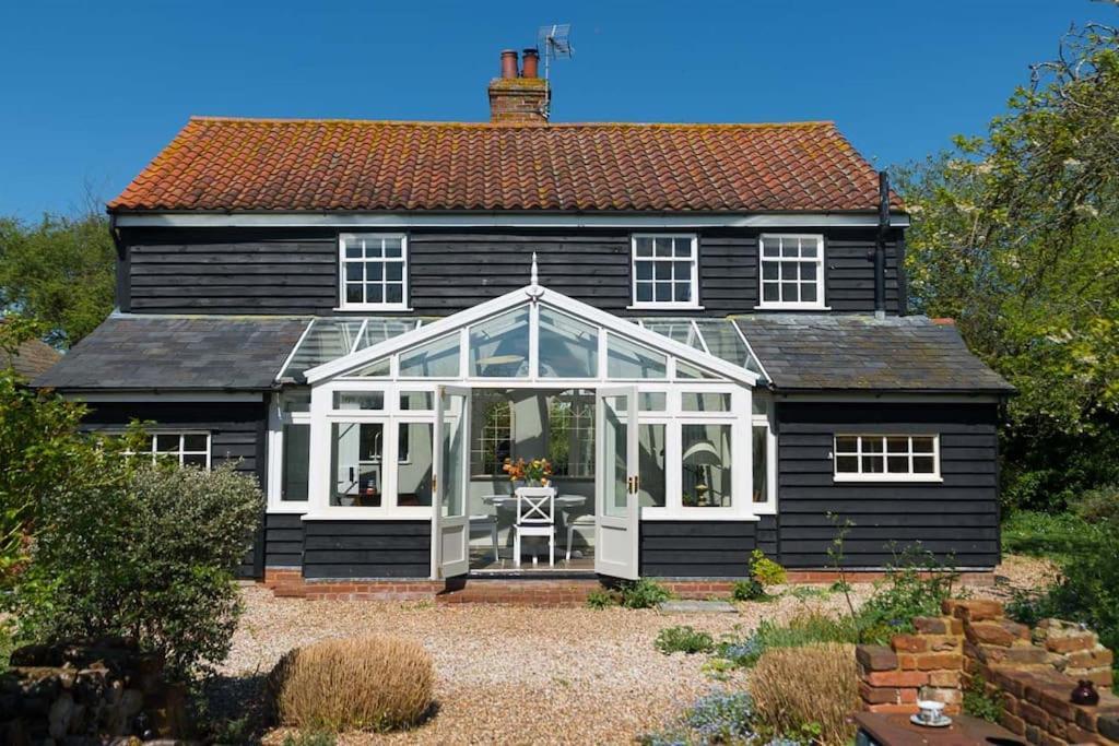 Navigation Cottage On The Historic Sea Lock Overlooking The Nature Reserve مالدون المظهر الخارجي الصورة