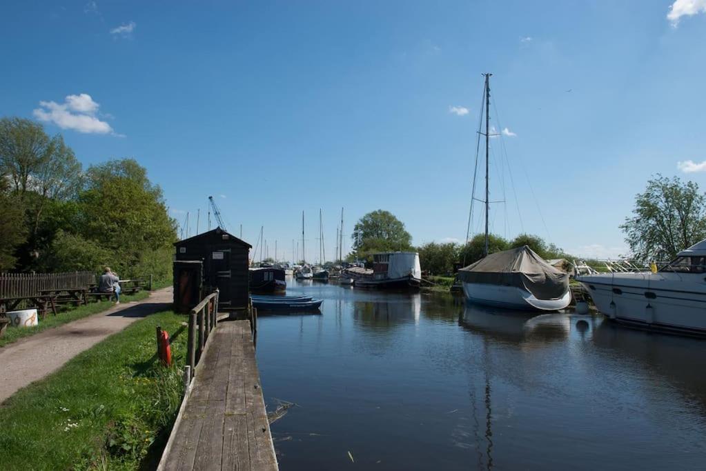 Navigation Cottage On The Historic Sea Lock Overlooking The Nature Reserve مالدون المظهر الخارجي الصورة